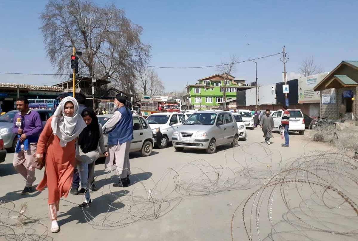 coronavirus, Restrictions imposed in many areas of Srinagar, Ban on vehicles entry in Anantnag