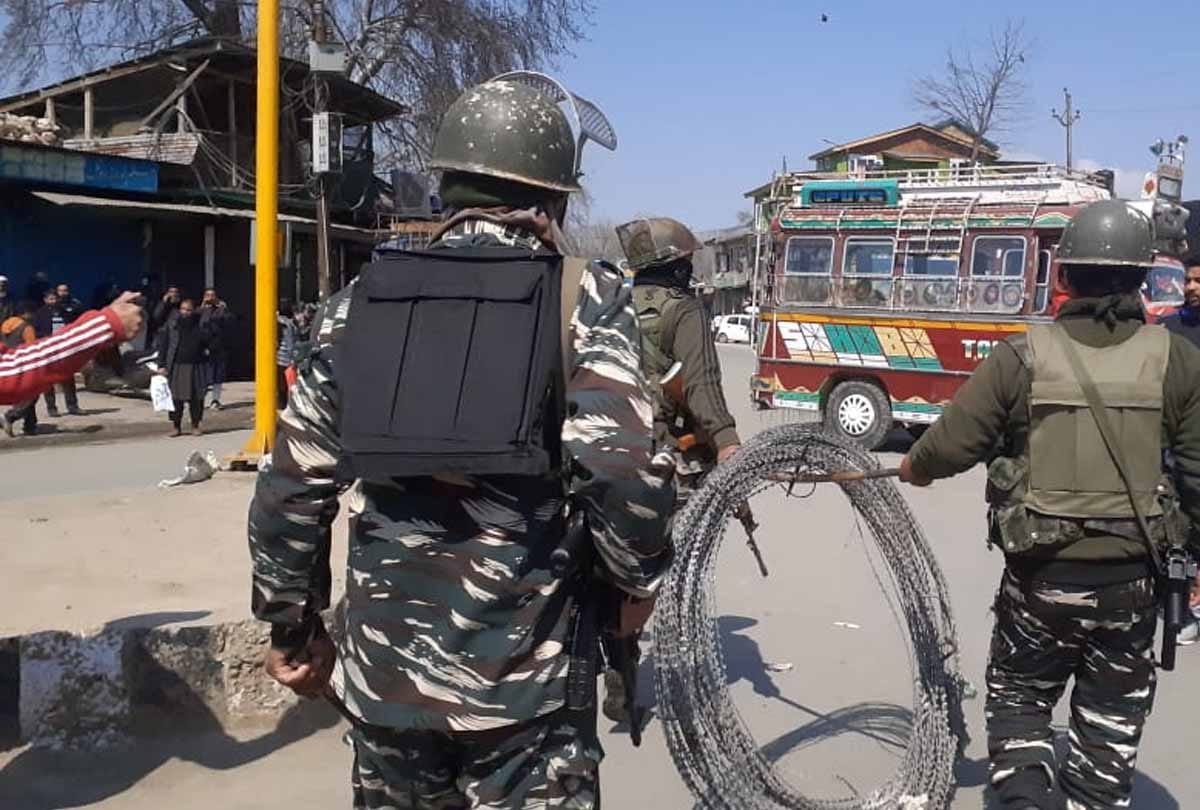 coronavirus, Restrictions imposed in many areas of Srinagar, Ban on vehicles entry in Anantnag