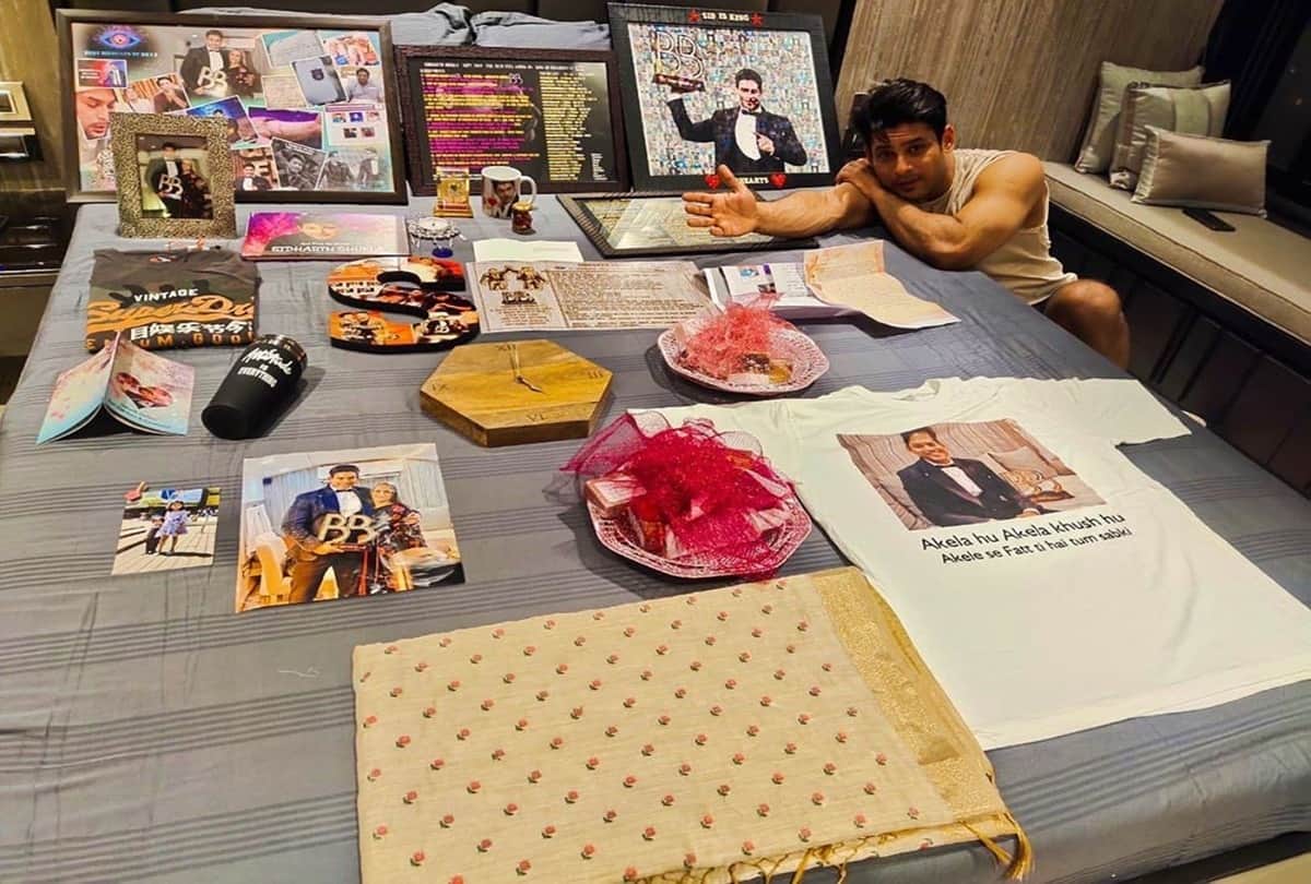 Bigg Boss 13 Winner Siddharth Shukla Share Photo With Gifts by Fans and Say Thanks to Them