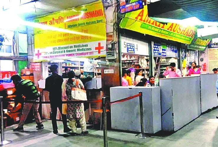 कोरोना वायरसः चंडीगढ़ में कैंटीन और दुकानवाले पीजीआई डायरेक्टर से बोले