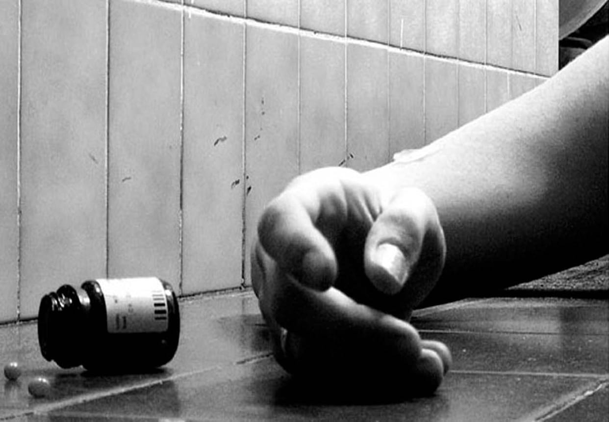Married woman died by eat poison in fatehpur