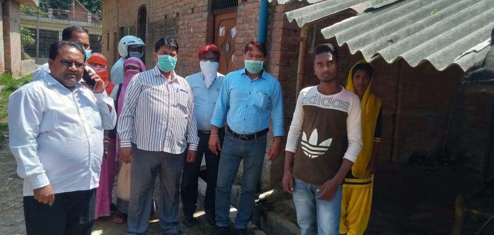 The youth returned from Saudi Arabia walking around defying the health team