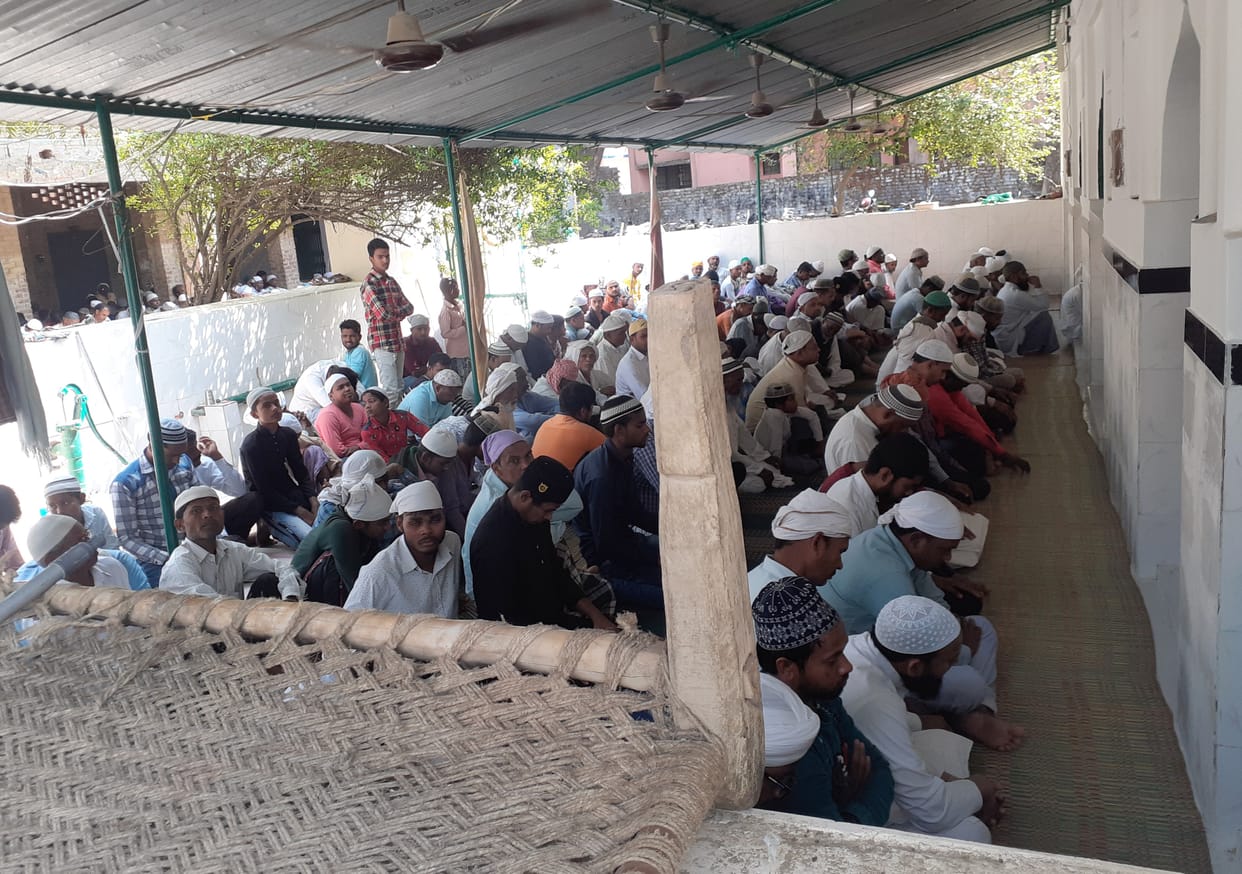 Crowd of Namazis gathered in Aharaula Mosque and prayers in homes in Chamawan village