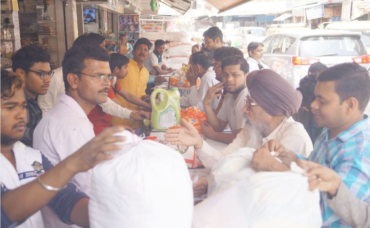 corona in india Rumors spreading in the markets People started collecting food