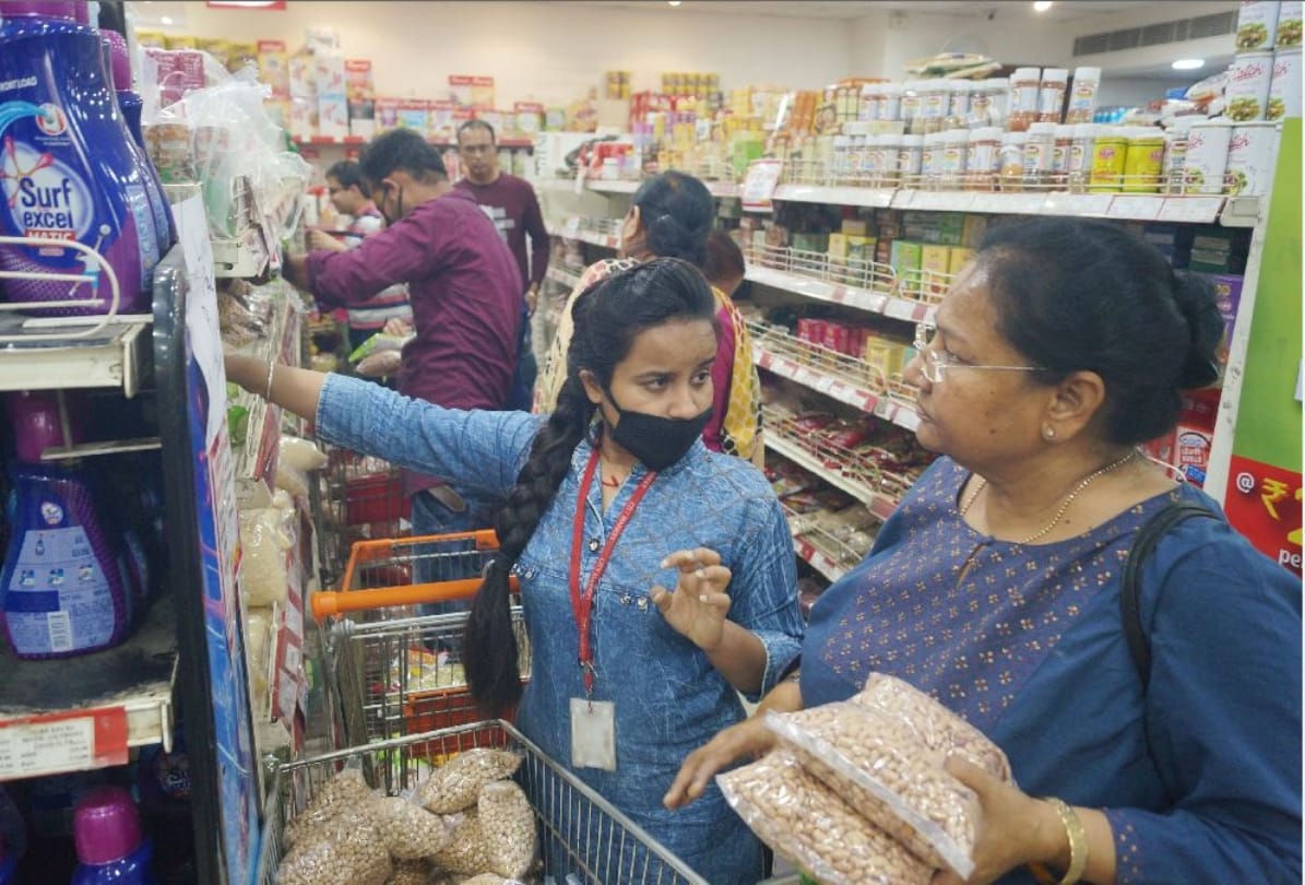 corona in india Rumors spreading in the markets People started collecting food