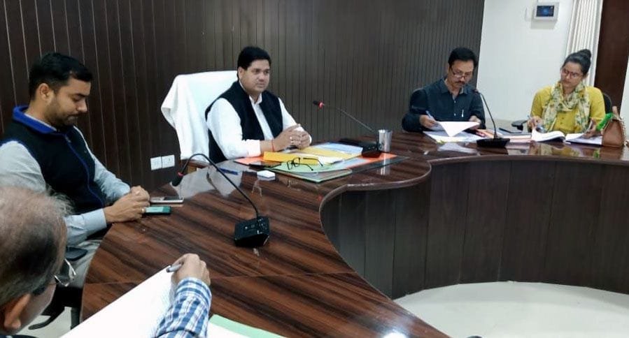DM sheshmani pandey take meeting in chitrakoot
