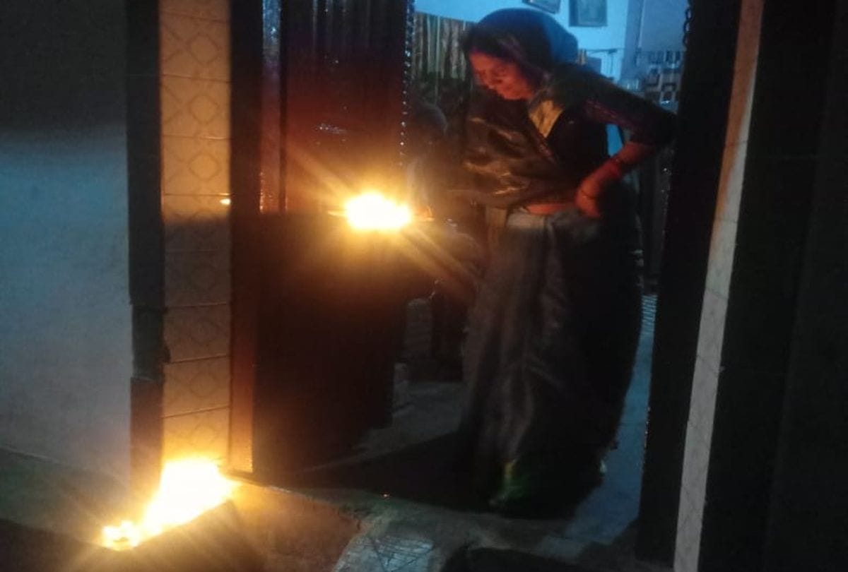 Women lit lamps outside homes to prevent coronavirus in firozabad