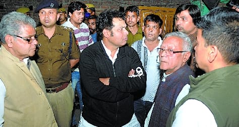 In Bakarganj, due to the horrific smell, he hesitated to get down from the car