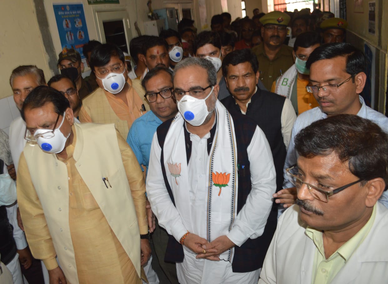 Hathras: Minister in-charge saw the condition of the district hospital