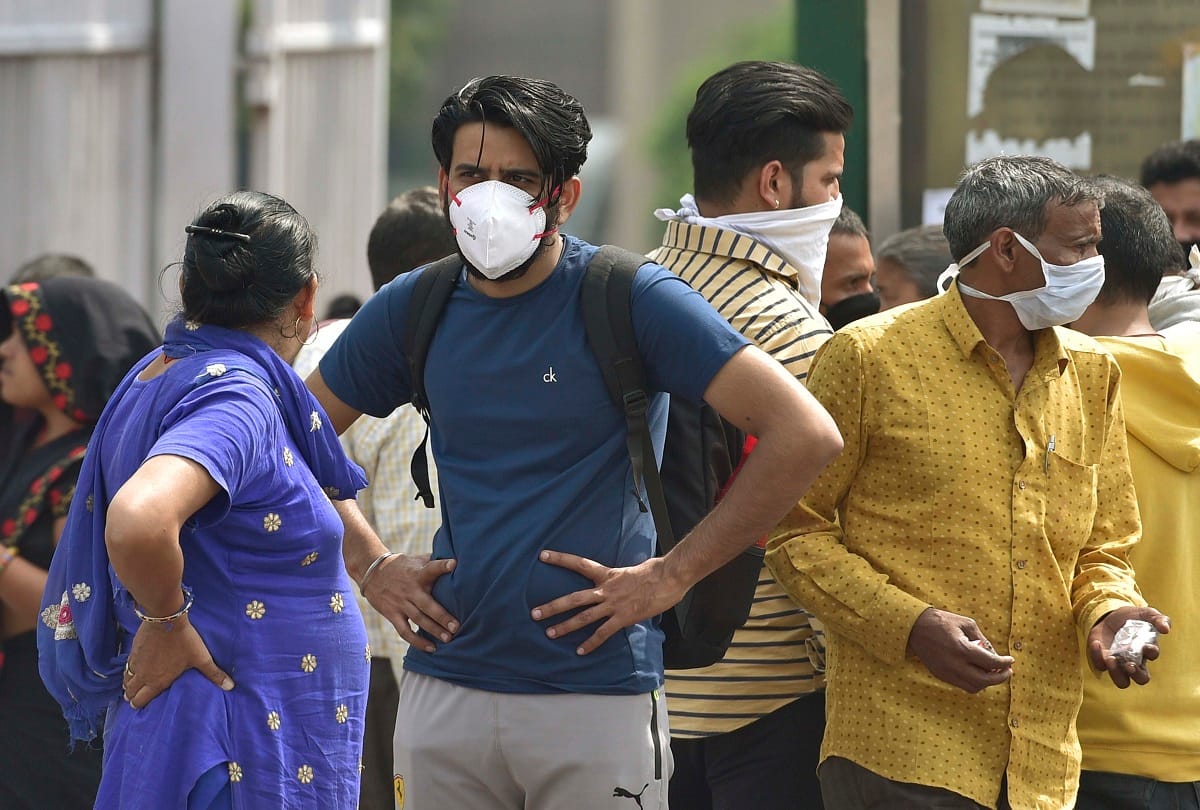 Coronavirus: Hundreds of people gathered at Baghpat Collectorate  by ignoring PM Modi appeal
