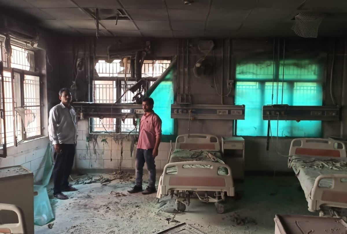Massive Fire in PICU Ward in District Hospital at Santkbir Nagar