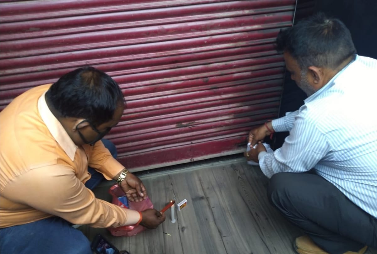 Hammer restaurant sealed for running unlicensed hookah bars In gorakhpur