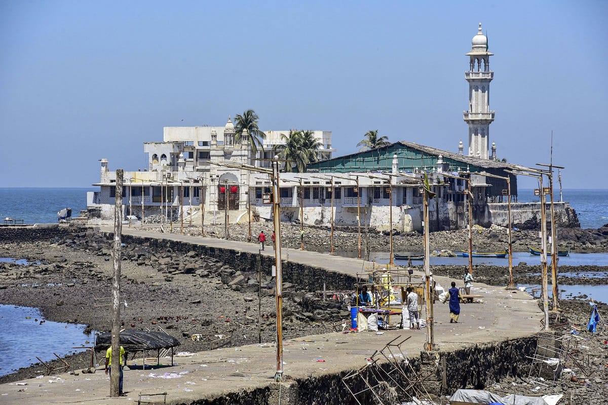Coronavirus: Maximum Covid 19 cases in Maharashtra in all over India, Haji Ali Dargah close