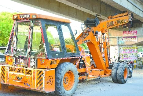 Crane break fails on Shyamganj bridge, big accident survives
