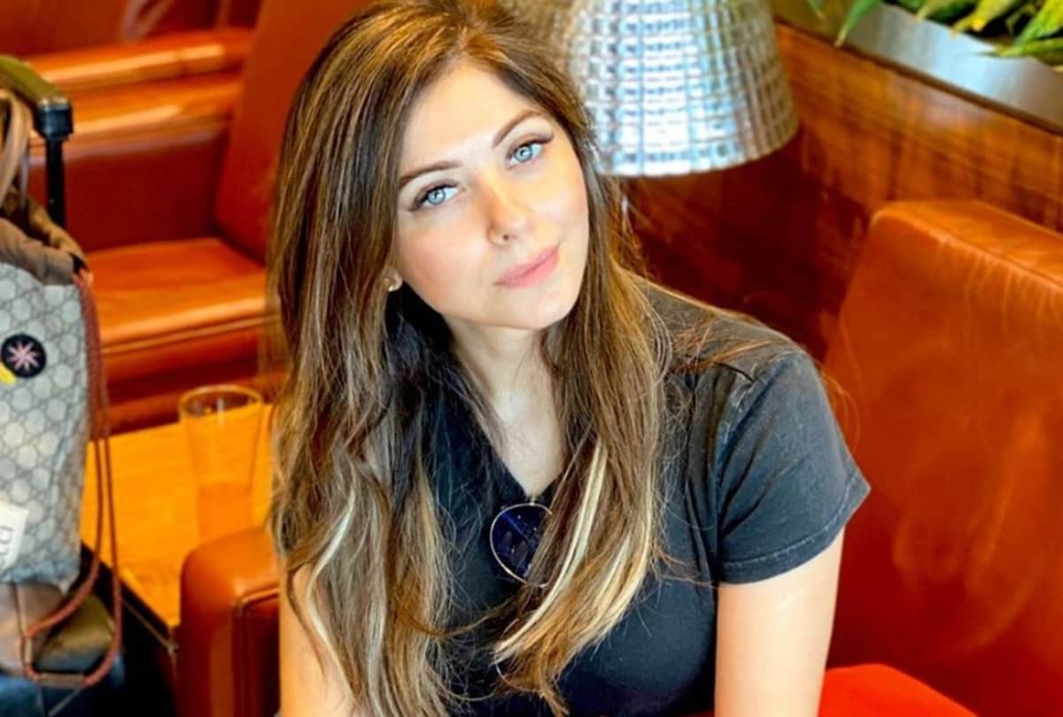 Kanika Kapoor Birthday not only in India many countries love's Kanika Kapoor's songs know her net worth