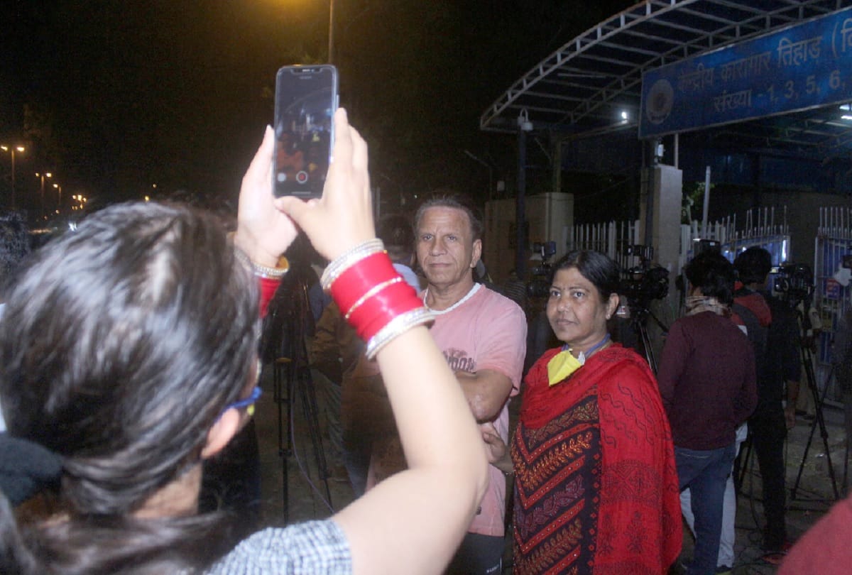 first person who saw Nirbhaya in critical condition What did he say on hanging of culprits