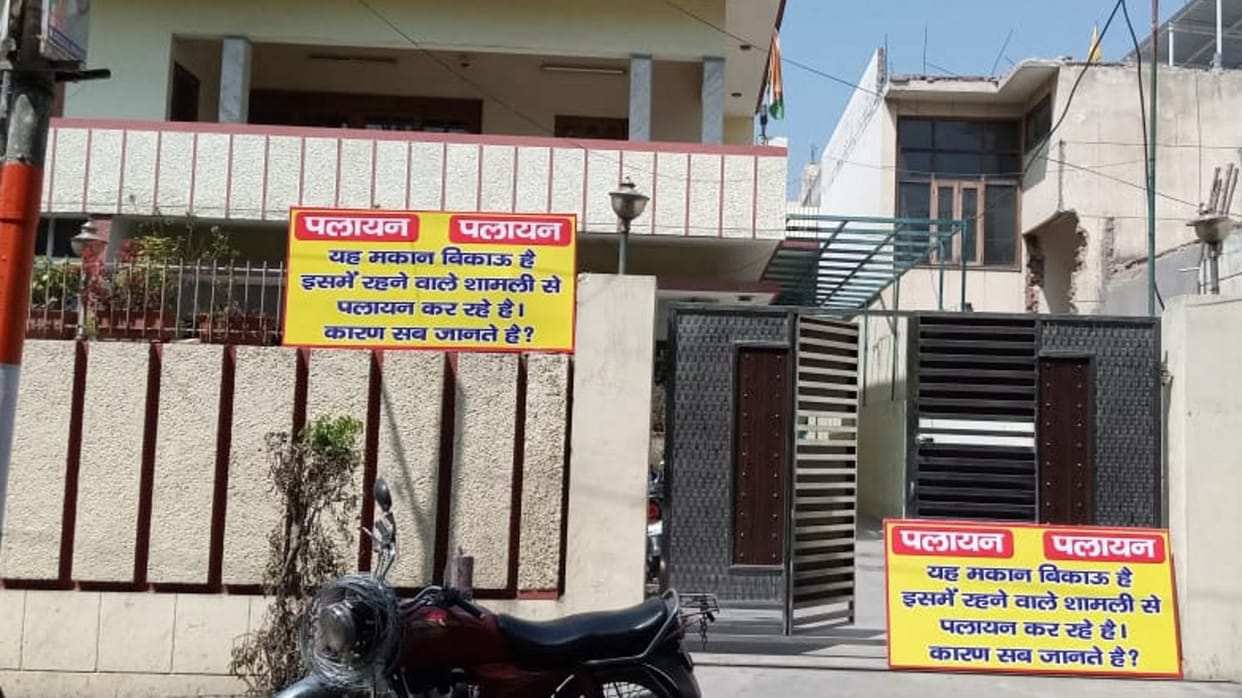 Four people, including former MLA, set up boards to sell houses after being hurt by the jam