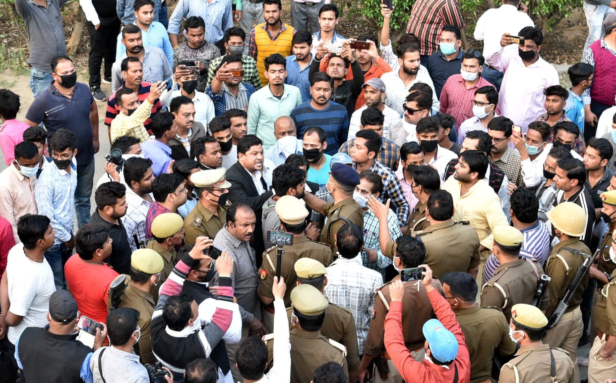 protest for coming corona suspicted from iran in chandausi