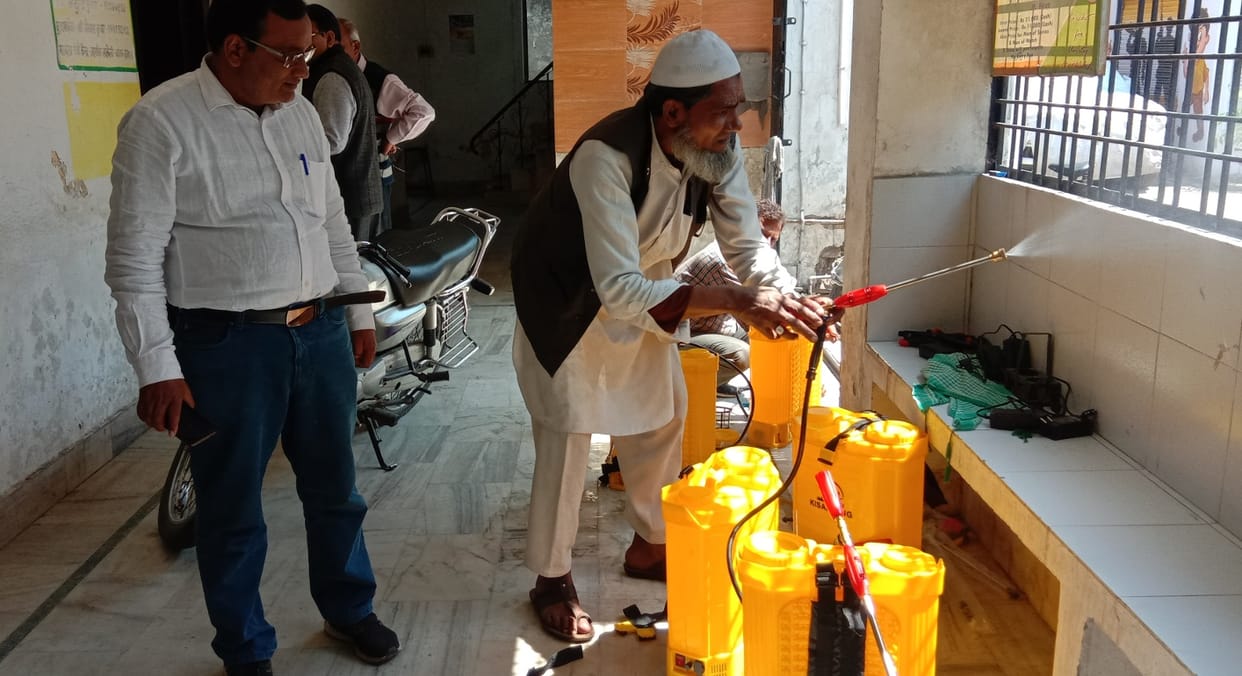 Pesticide spraying in Khatauli
