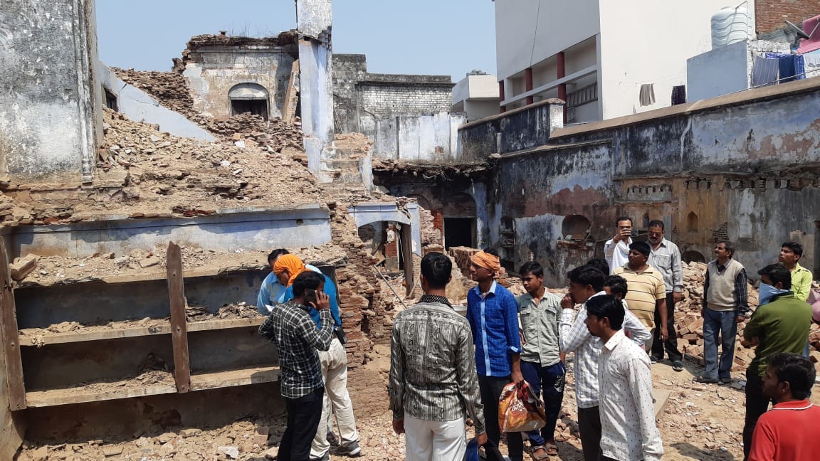 the house linter fallen and a person died four injured