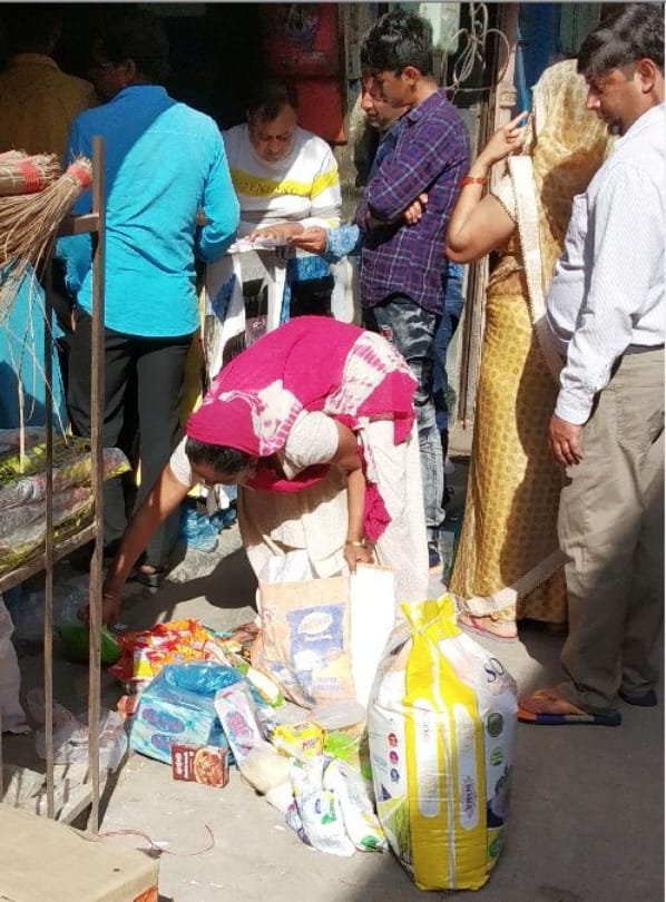 corona in india Rumors spreading in the markets People started collecting food