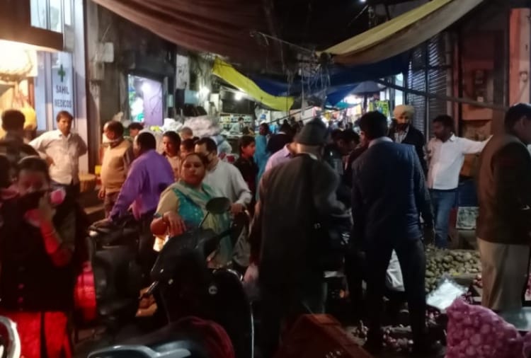 Coronavirus In Punjab News: Crowds Gathered To Buy Vegetables In Ludhiana and Jalandhar