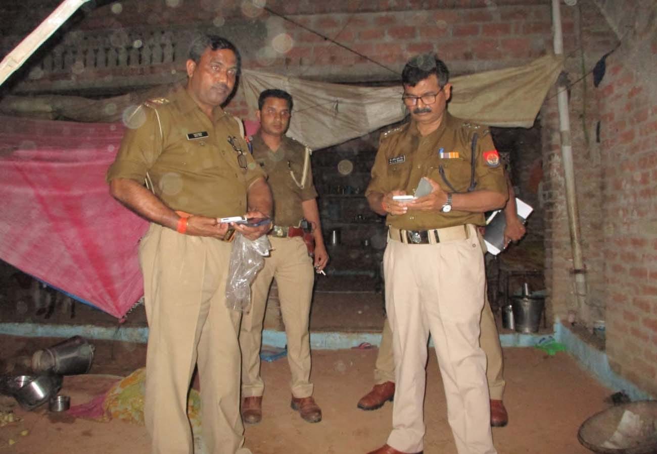 wife husband and son murder after attack on family in farrukhabad