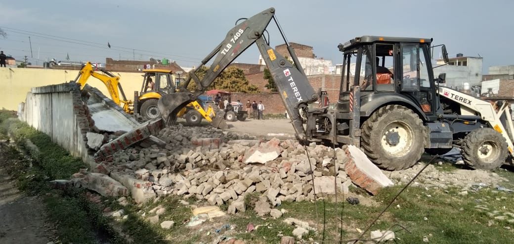 Encroachement Drive