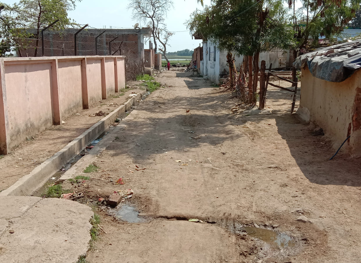 Hospital road is damage, get treatment goverment