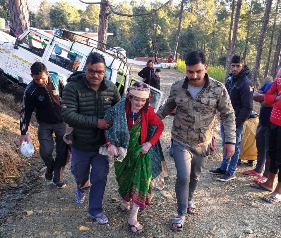 6 passengers injured