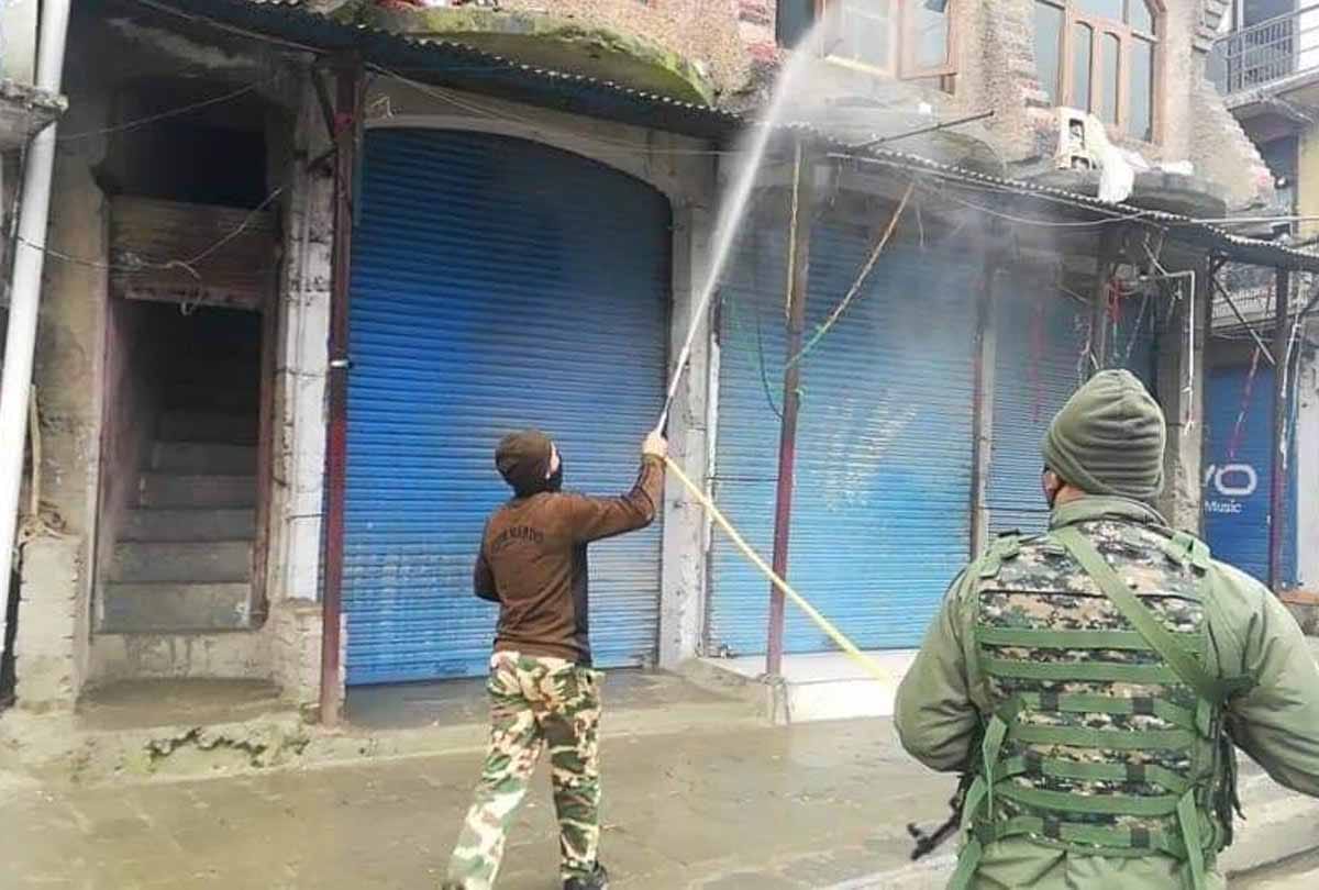 coronavirus, CRPF jawans of 40BN sanitized Hundreds of shops in Anantnag jammu kashmir