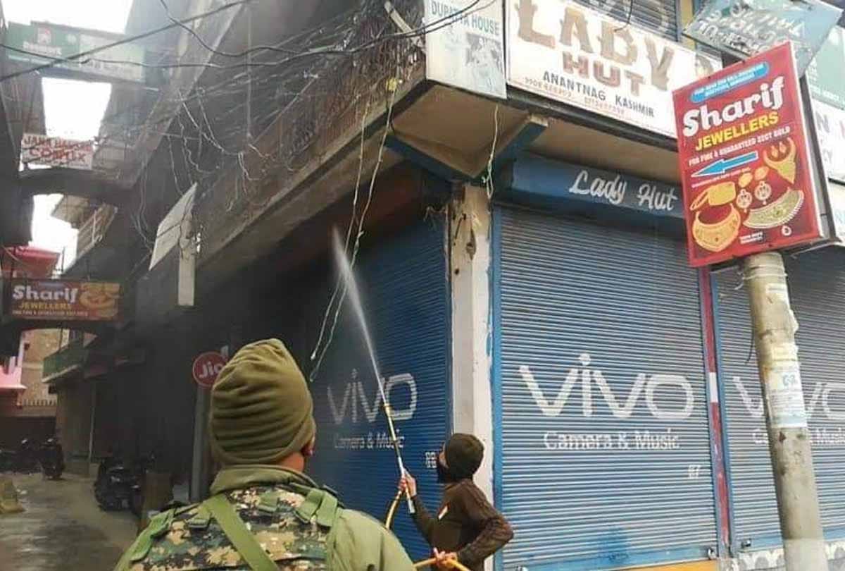 coronavirus, CRPF jawans of 40BN sanitized Hundreds of shops in Anantnag jammu kashmir