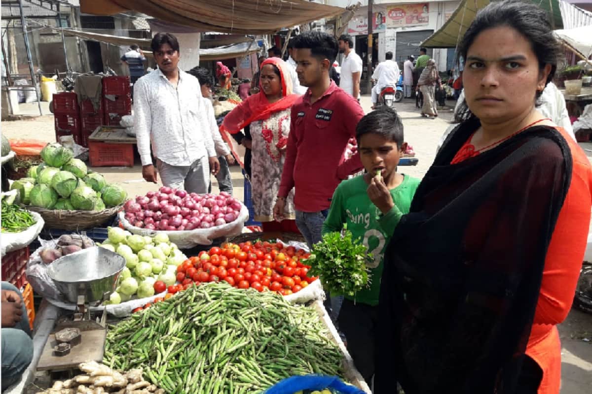 Coronavirus: Janata curfew for one day, People buying ration for months in Meerut