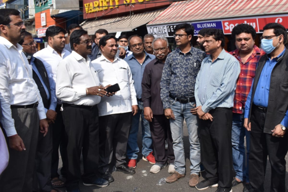 Coronavirus: Hundreds of people gathered at Baghpat Collectorate  by ignoring PM Modi appeal