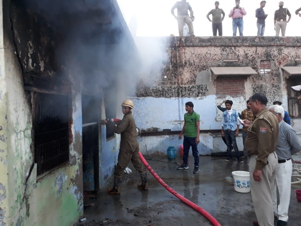 Hathras: Fire in the warehouse in the middle of the city, loss of millions