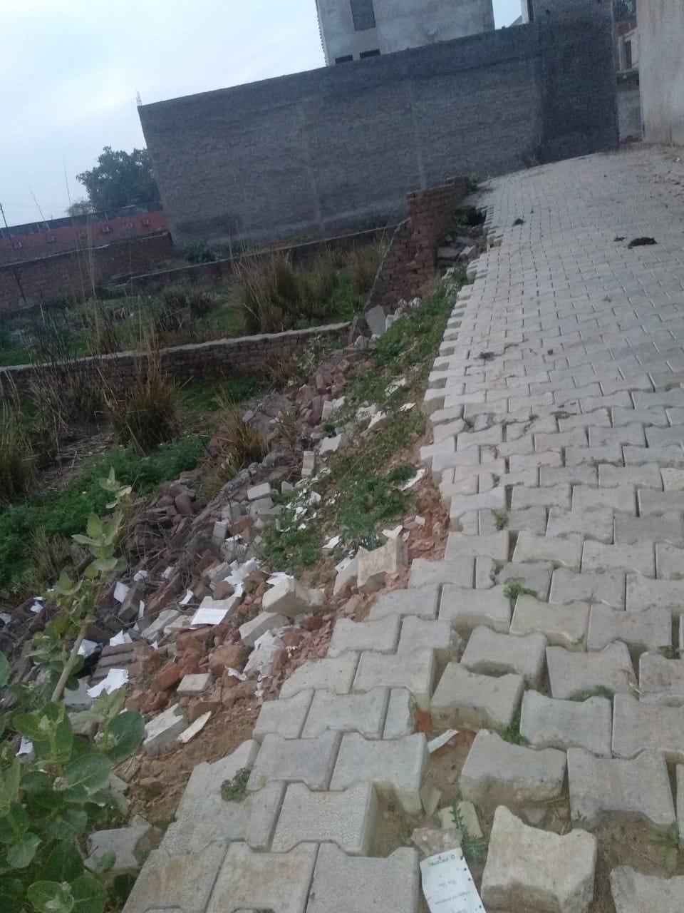 Hathras: Officers engaged in settling the case of interlocking thrice on the same road