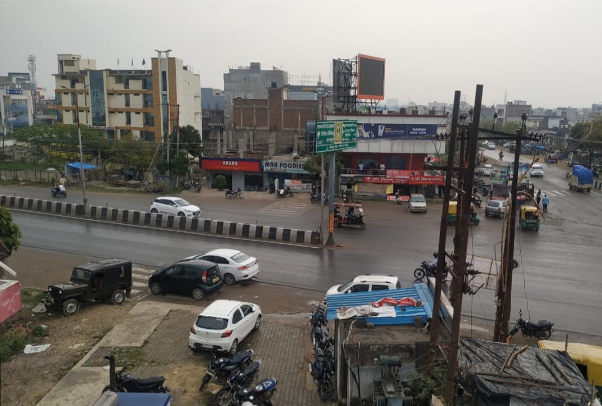 light rain start with cold wind in gorakhpur