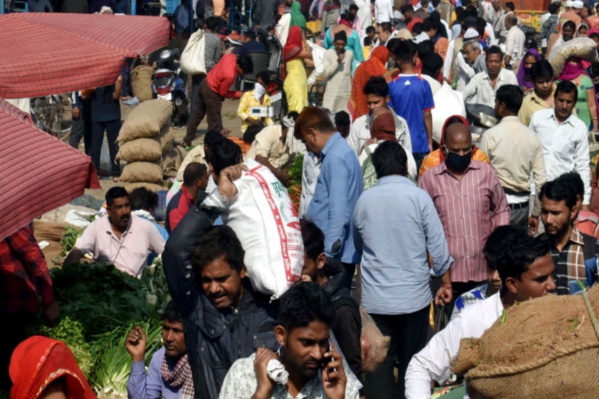 Coronavirus: Janata curfew for one day, People buying ration for months in Meerut