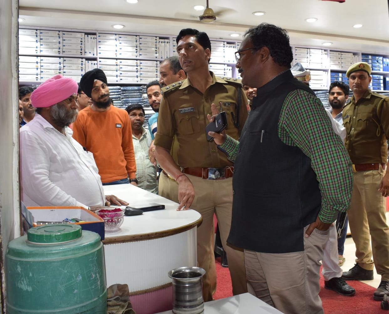 corona, viriues, efacted, close, mall, shoping, center, mainpuri