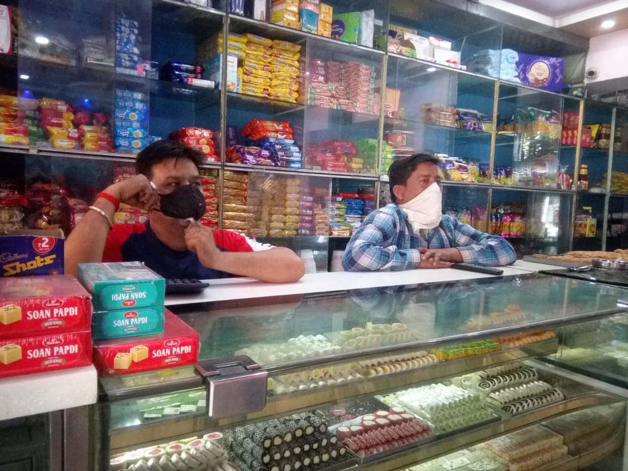 Samosa selling is less, railway station, hotel and canteen customer is not coming