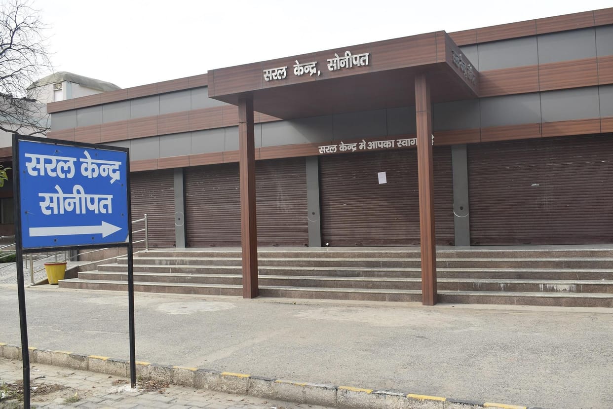 Ban on coming to muncipal carporatin, saral center. emplyee wiill do work at home.