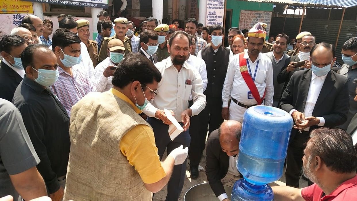 Hathras: Corona affecting normal routine, panic among people
