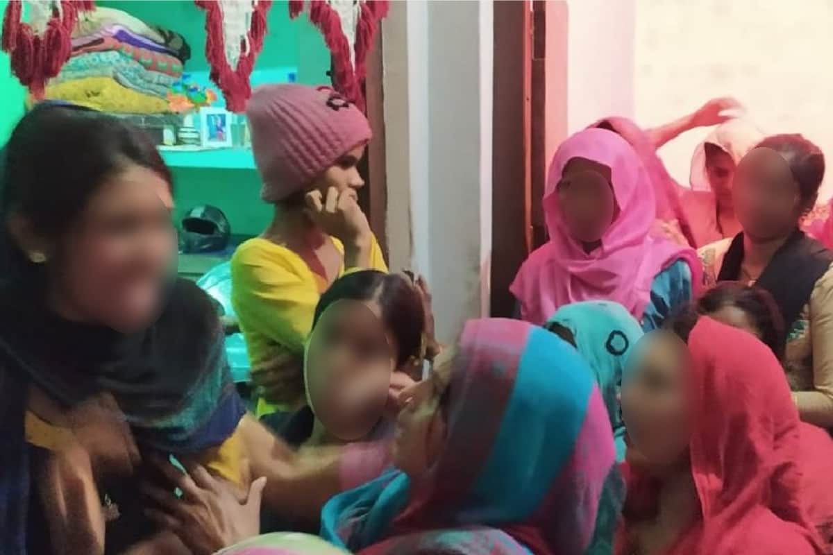 Woman dead body found without cloth in a farm in  Baghpat