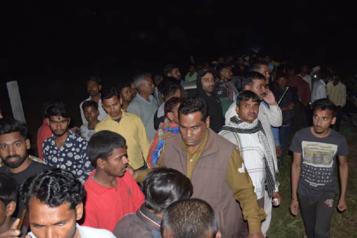 Woman dead body found without cloth in a farm in  Baghpat