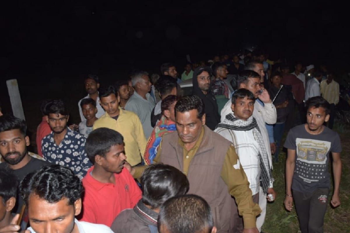 Woman dead body found without cloth in a farm in  Baghpat