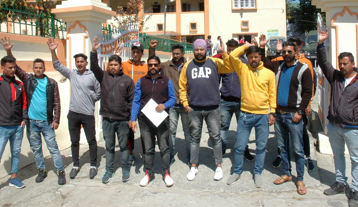 Angry youth Congress protests due to lapse in air service