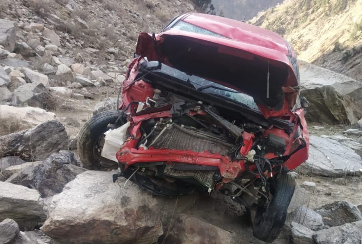 Two men killed as car falls into gorge in sangla kinnaur himachal pradesh
