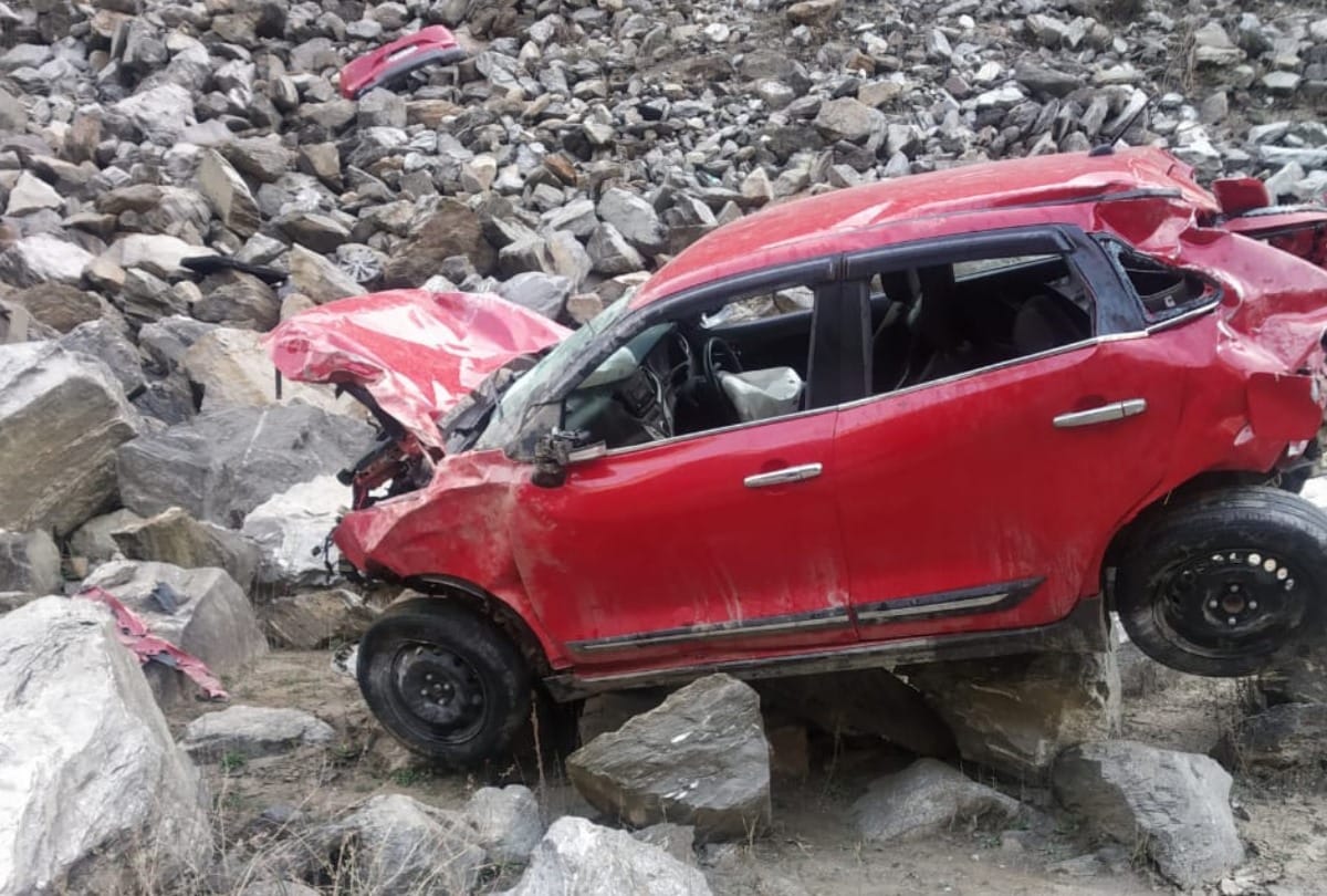 Two men killed as car falls into gorge in sangla kinnaur himachal pradesh