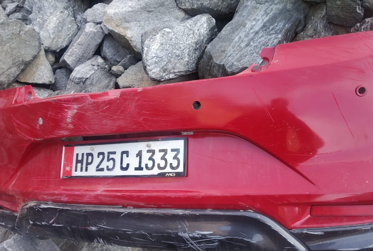 Two men killed as car falls into gorge in sangla kinnaur himachal pradesh