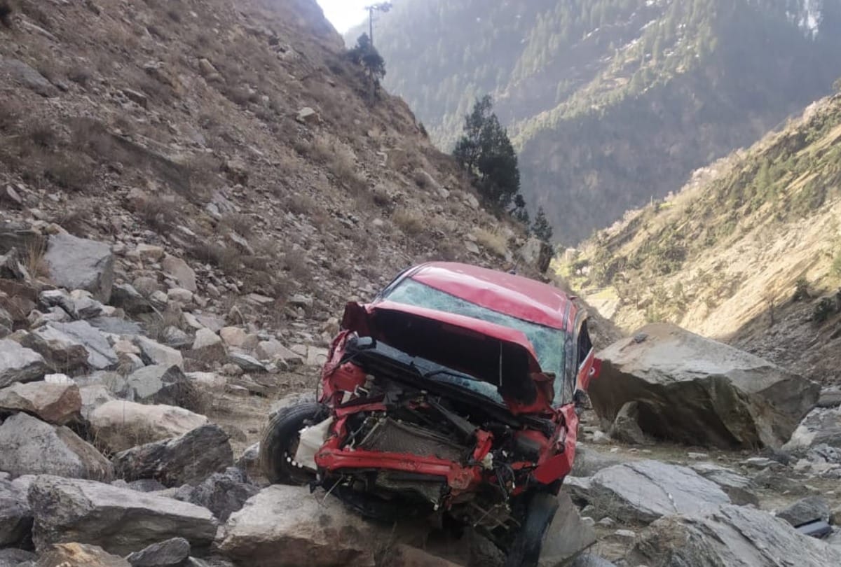 Two men killed as car falls into gorge in sangla kinnaur himachal pradesh